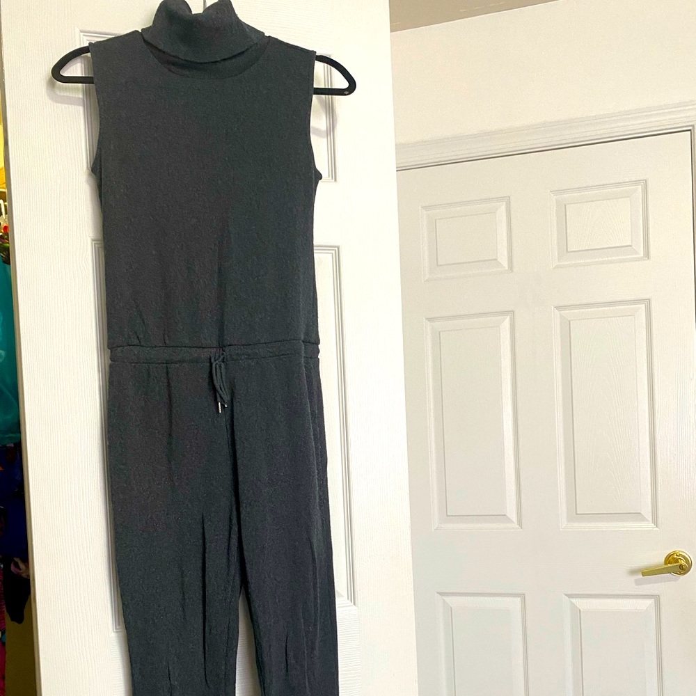 Sleeveless jumpsuit